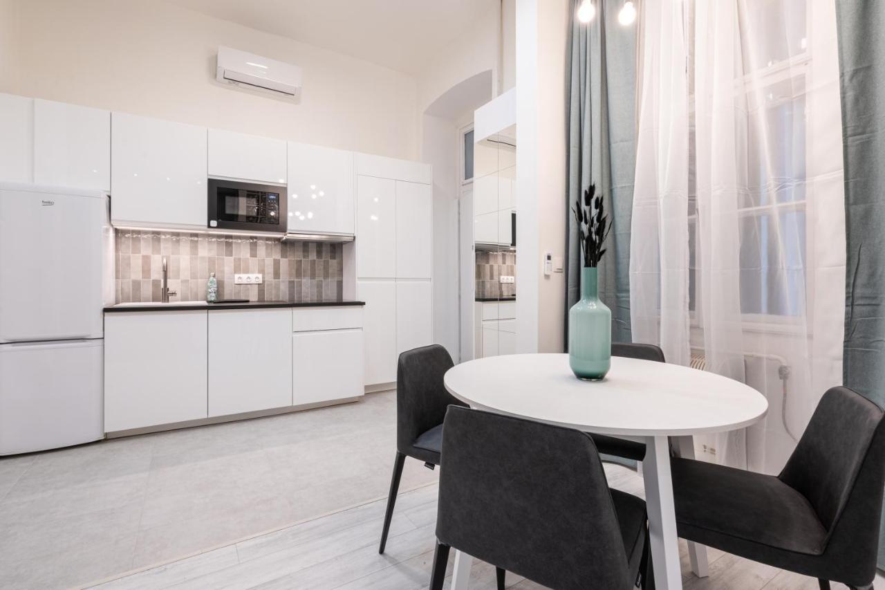 Kl31 - Urban Escape - Prime Location - Klauzal Square By Bqa Apartment Budapest Ngoại thất bức ảnh