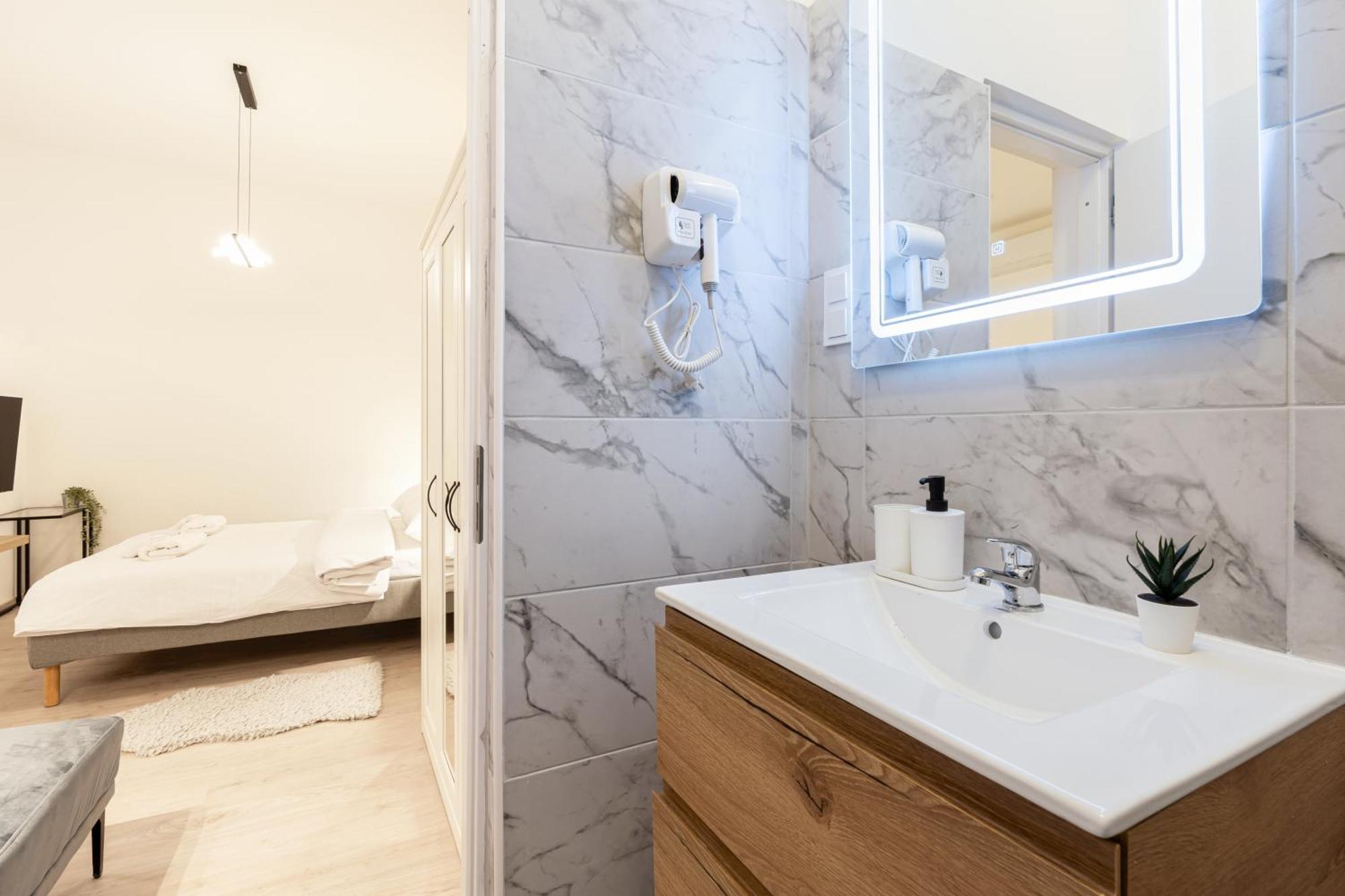 Kl31 - Urban Escape - Prime Location - Klauzal Square By Bqa Apartment Budapest Ngoại thất bức ảnh